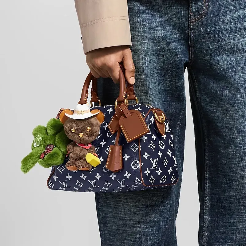 大人気定番【可愛い】ルイヴィトン バッグ チャームLV ルイ ベア 並行輸入品 4色 M03176