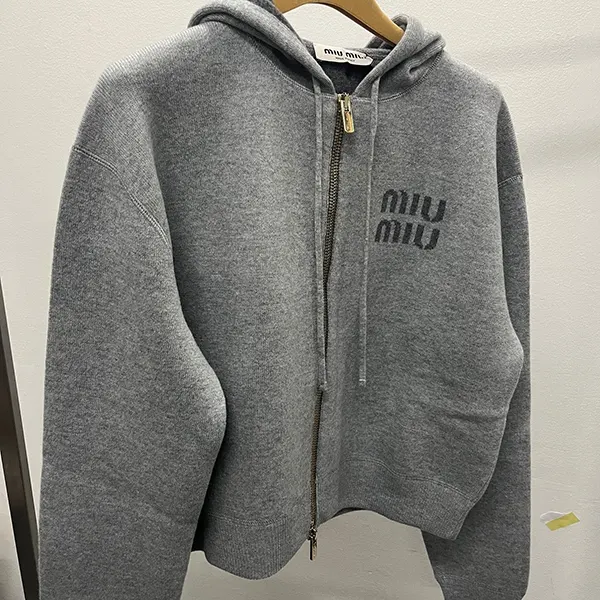 ミュウミュウ カシミア n級品 ジップアップ パーカー MMF901