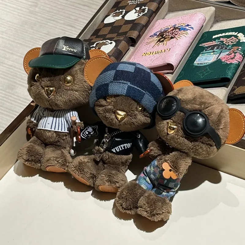 大人気定番【可愛い】ルイヴィトン バッグ チャームLV ルイ ベア 並行輸入品 4色 M03176