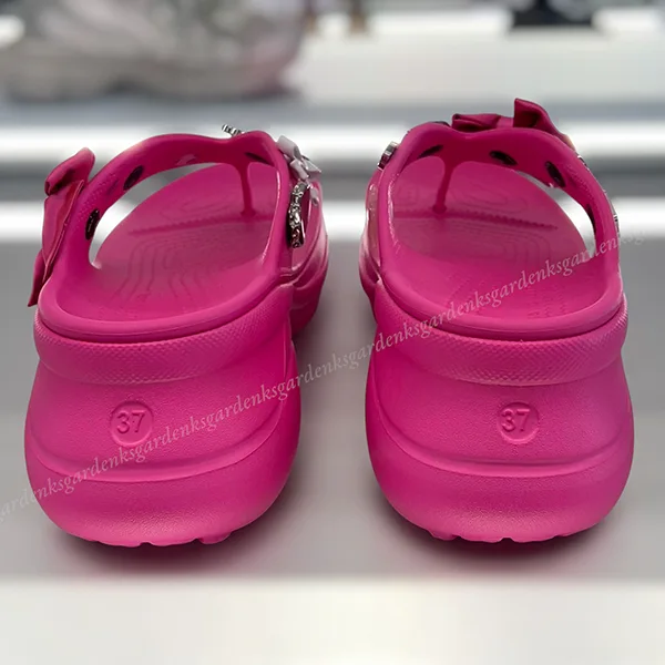 コピー品限定コラボ！バレンシアガ CROCS トング 偽物 JIBBITZ