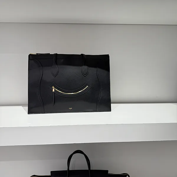 セリーヌ☆フラットカバ 偽物　New Luggage スマイル 123963GW4