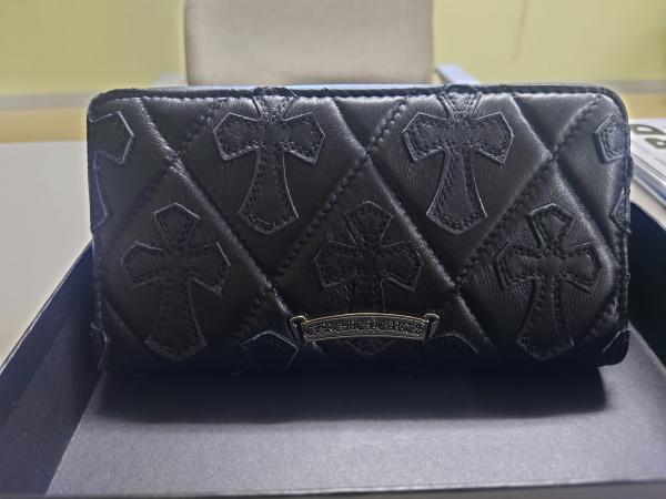 ★クロムハーツ 偽物【セメタリーキルテッド&CHクロス】◆BLKﾚｻﾞｰ長財布 21082427
