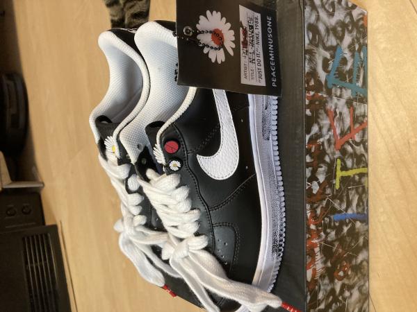 希少製品！新作ナイキ エアフォース 1 コピー パラノイズ PEACEMINUSONE × ナイキ AIR FORCE 1 PARA-NOISE AQ3692-001