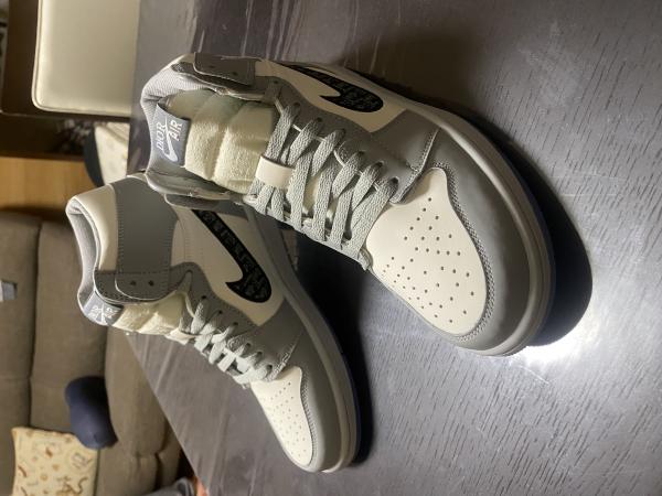 大人気 ディオールxナイキ コピー  スニーカー AIR JORDAN 1 AJ1 CN8607-002 エアディオール 偽物