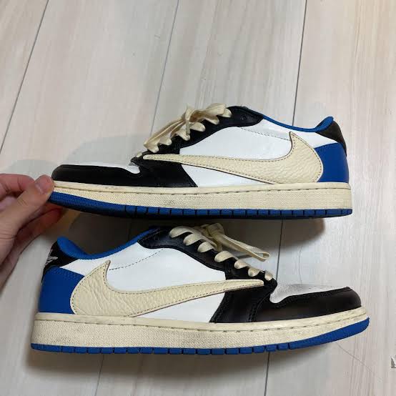 【ナイキ 偽物×トラヴィススコット×フラグメント】 コラボ エアジョーダン1 Low  DM7866140