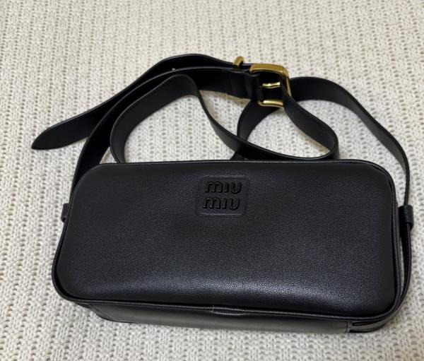 ミュウミュウ ロゴ ショルダーバッグ スーパーコピー 5bc158 2ddj f0002