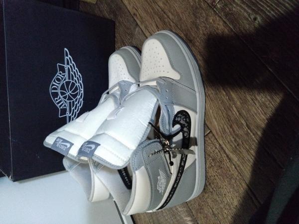 大人気 ディオールxナイキ コピー  スニーカー AIR JORDAN 1 AJ1 CN8607-002 エアディオール 偽物