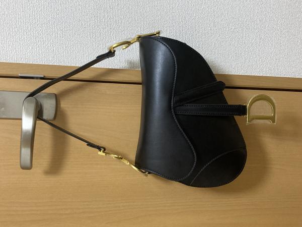 【ディオールスーパーコピー 】新作 カーフスキン “SADDLE” バッグ (Black) M0446CWGH_M900