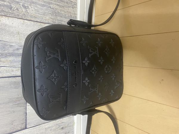 【限定色】ルイヴィトン トリヨンレザーバッグ 偽物 Sロック メッセンジャー M58488