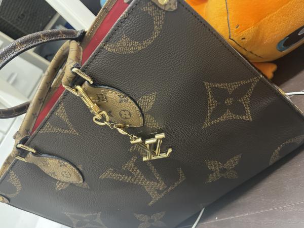 働く女性にぴったり♡ルイヴィトン オンザゴー MM リバース トートバッグ 偽物 M45321