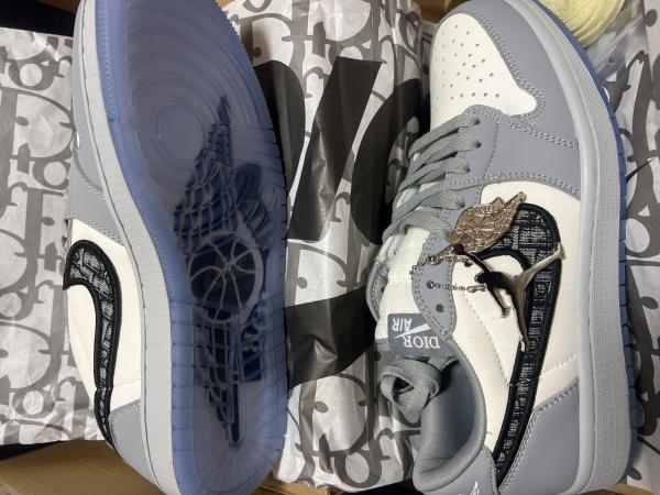 【ディオール】ナイキ ディオール スニーカー コピー エアージョーダン 超激レア Air Jordan 1 Low