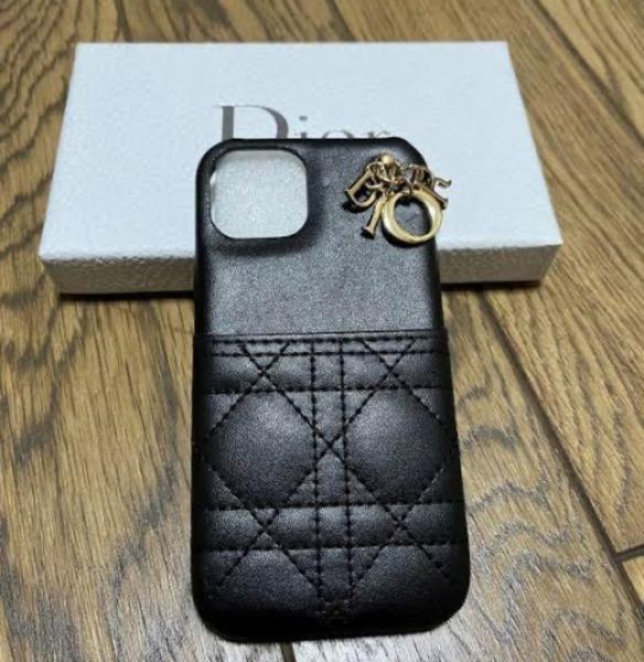 即発送【ディオール ケース 偽物】iPhone 13/12/11/pro/promax チャーム＆カードスロット付き iPhoneケース S0878ONMJ_M900