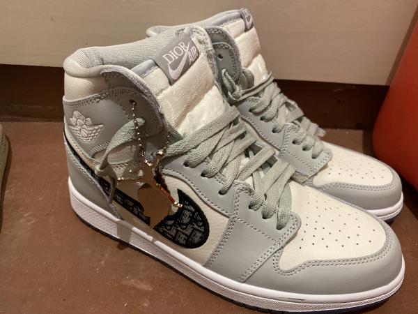 大人気 ディオールxナイキ コピー  スニーカー AIR JORDAN 1 AJ1 CN8607-002 エアディオール 偽物