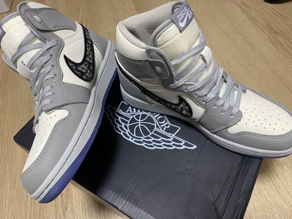大人気 ディオールxナイキ コピー  スニーカー AIR JORDAN 1 AJ1 CN8607-002 エアディオール 偽物