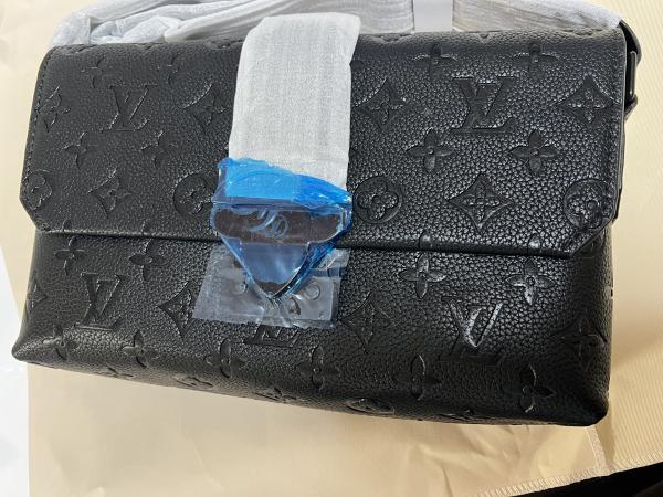 【追跡付き発送で安心】ルイヴィトン S-Cape メッセンジャーバッグ コピー M23741