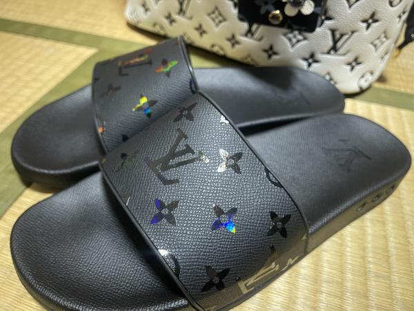 ルイヴィトン 偽物  サンダル ラバウォーターフロント 1A7WHK