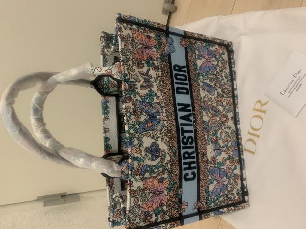 速達発送ディオール Book Tote バッグ コピー ミディアム 蝶 M1296ZEEV_M933
