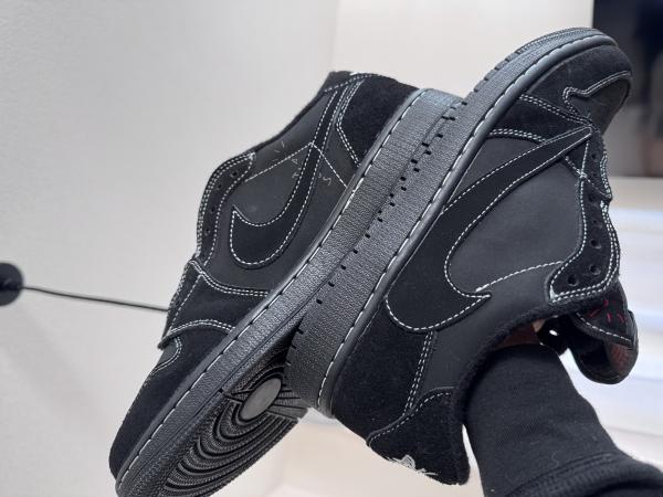 即発送トラヴィス・スコット × ナイキ コラボスニーカー AJ1 DM7866-001