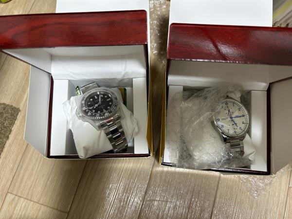 ロレックス「GMT マスター Ⅱ 偽物」グレー×ブラックのベゼル 126710GRNR