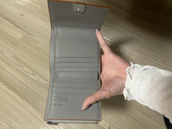 【最終セール価格！】ロエベ アナグラム トライフォールド ウォレット 偽物 全色 C821TR2X02
