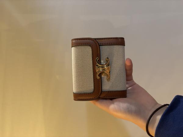 超激安新作【セリーヌ 財布 コピー】大人気スモール フラップウォレット ミニ財布 10D782CLD.04LV