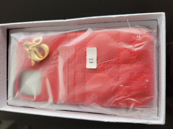 即発送【ディオール ケース 偽物】iPhone 13/12/11/pro/promax チャーム＆カードスロット付き iPhoneケース S0878ONMJ_M900