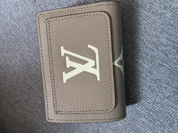 ルイヴィトン ポルトフォイユクレア コピー 二つ折り財布 M81927
