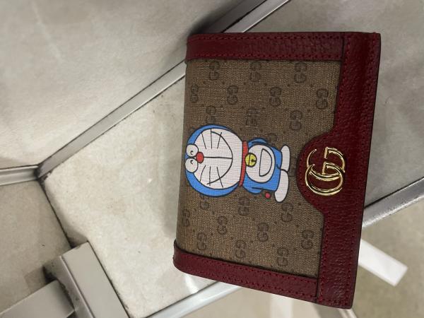【注目コラボ】カードケースウォレット【DORAEMON x グッチ】647788 2TWAG 8580