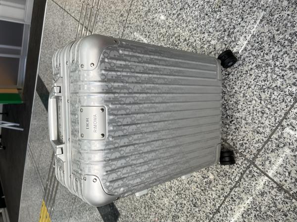 残り僅かモンクレール×RIMOWA コピー 機内持込 Reflectionスーツケース