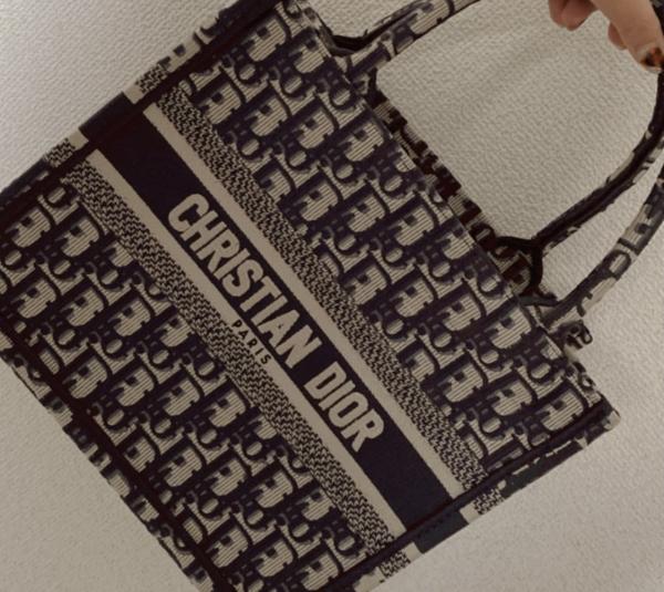 新作！【ディオール】BOOK TOTE スモールバッグ コピー M1265ZRIW_M928