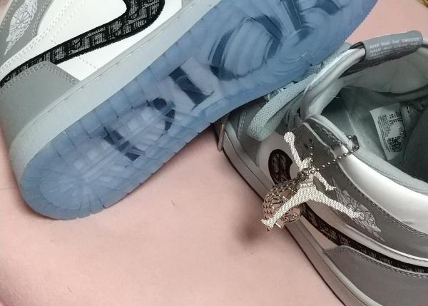 大人気 ディオールxナイキ コピー  スニーカー AIR JORDAN 1 AJ1 CN8607-002 エアディオール 偽物
