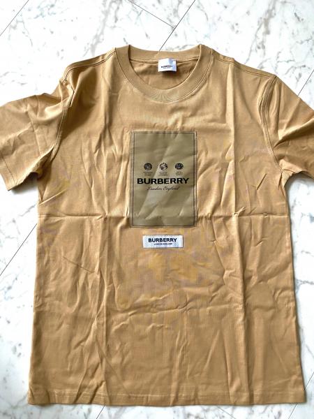 【手元に在庫有】【バーバリー】ラベルアップリケオーバーサイズ Tシャツ 偽物SERGIO 8057099