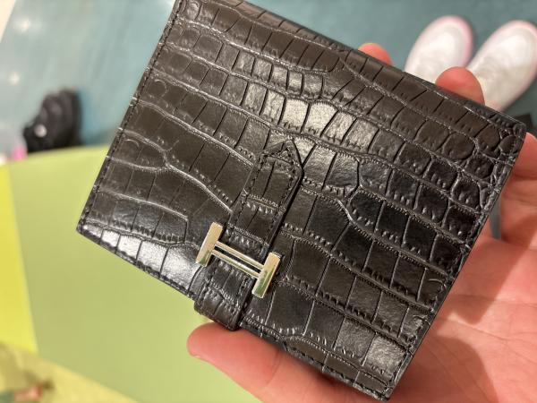 エルメススーパーコピーブランド 二つ折り短財布 ベアン HR12673
