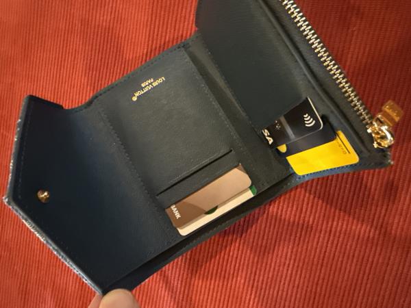 超入手困難ルイヴィトン ポルトフォイユ・ヴィクトリーヌ ミニ財布 偽物 M13212