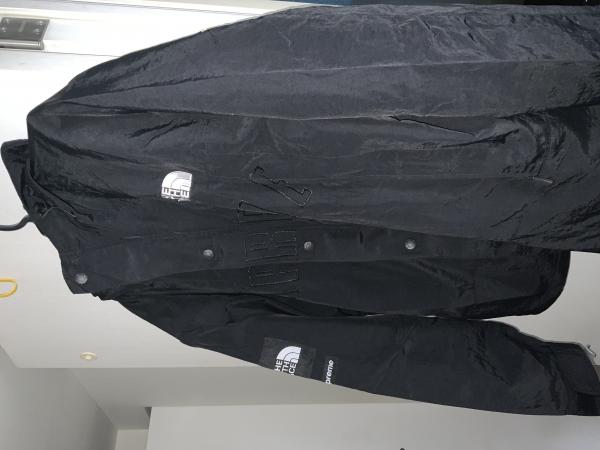 シュプリーム ノースフェイス 偽物 シュプリーム ノースフェイス ダウン Arc Logo Mountain Parka Black20D11C0