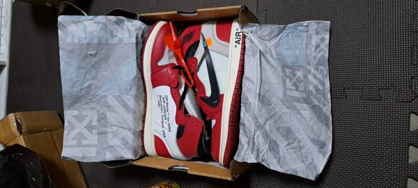ナイキ 偽物 Jordan × Off-White 1 Retro High Chicago 20091504 赤