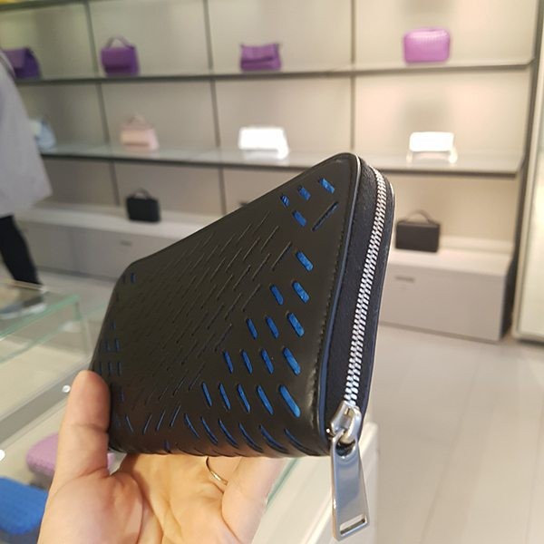 ボッテガヴェネタ ラウンドジップ 長財布 偽物 573431 VBOY2 2113