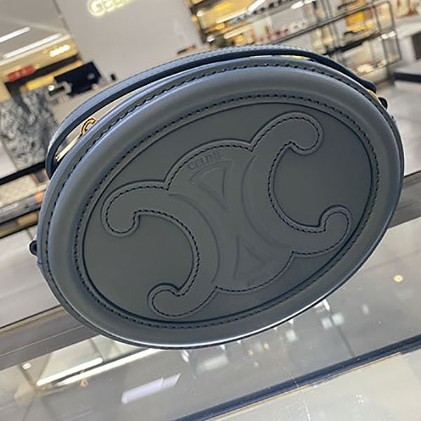 セリーヌ 【入手困難】人気!OVAL SHOULDER CLUTCH トリオンフ 偽物 全色 10I703DPQ