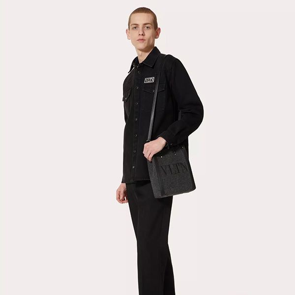大人気！ヴァレンティノ ガラヴァーニ VLTN フェルト ミニ トートバッグ 偽物 YB0B78BZN_7NJ