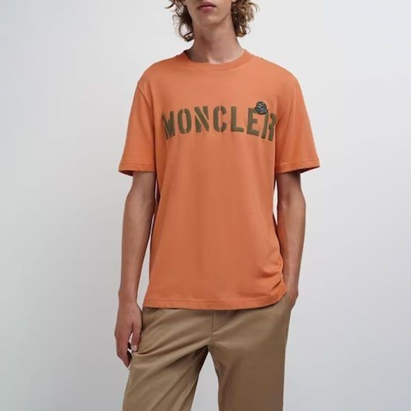 激安価格！モンクレール 袖ロゴ ゼブラロゴパッチ付サファリ風Tシャツ 偽物