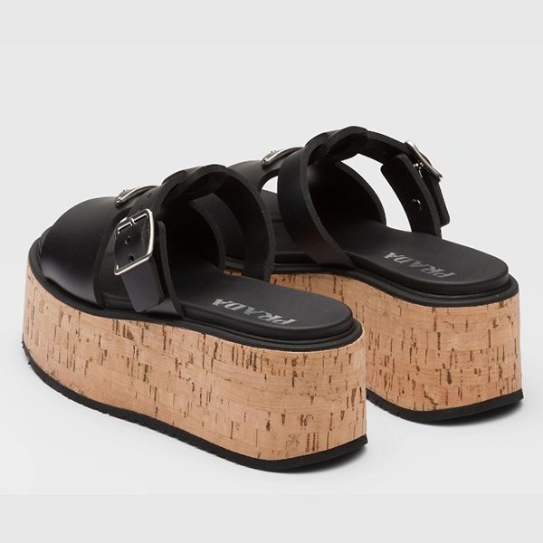 大人気！プラダ 偽物 Rubber wedge platform sandals ウェッジサンダル