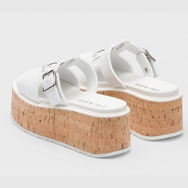 大人気！プラダ 偽物 Rubber wedge platform sandals ウェッジサンダル