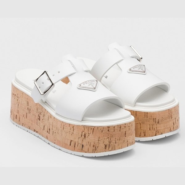 大人気！プラダ 偽物 Rubber wedge platform sandals ウェッジサンダル