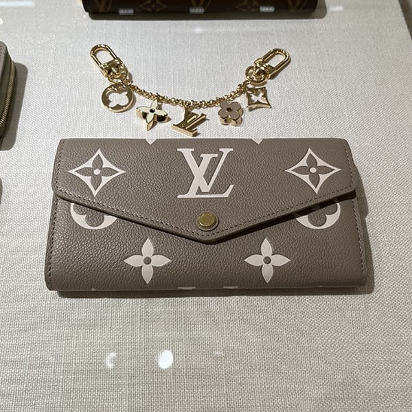 大人気!!新色!!ルイヴィトン ポルトフォイユ・サラ NM 長財布 コピー M82516