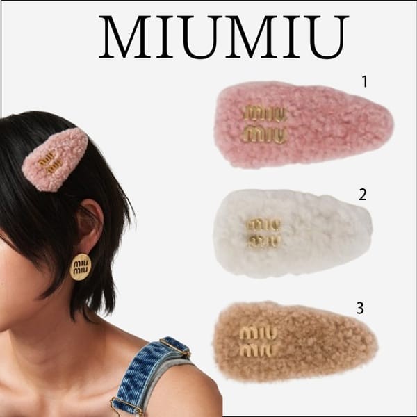 ナチュラル可愛い☆ミュウミュウ 偽物 メタルロゴ シープスキン ヘアクリップ 3色 5IF092_2F7T_F0028