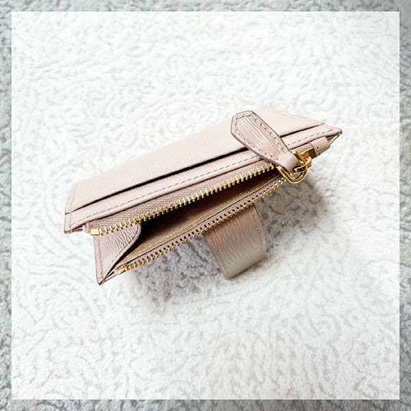 自然で可愛い☆プラダ レザーカード財布 ミニ財布 コインケース 1MC026 2B6P