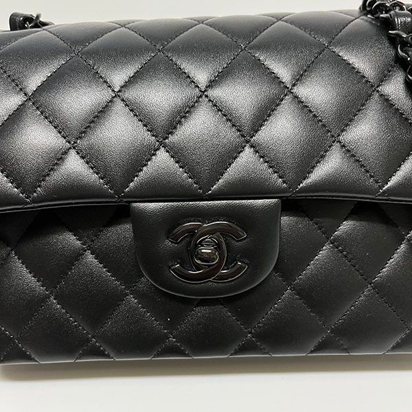 注目!シャネル ミニフラップバッグ コピー マトラッセ A01113 B06311 94305