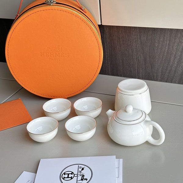 エルメスの旅行茶具（りょこうちゃぐ）セットですねw24043055