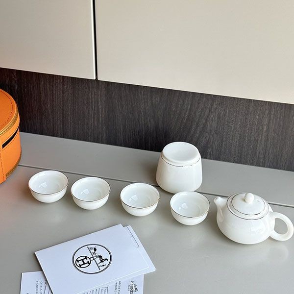 エルメスの旅行茶具（りょこうちゃぐ）セットですねw24043055