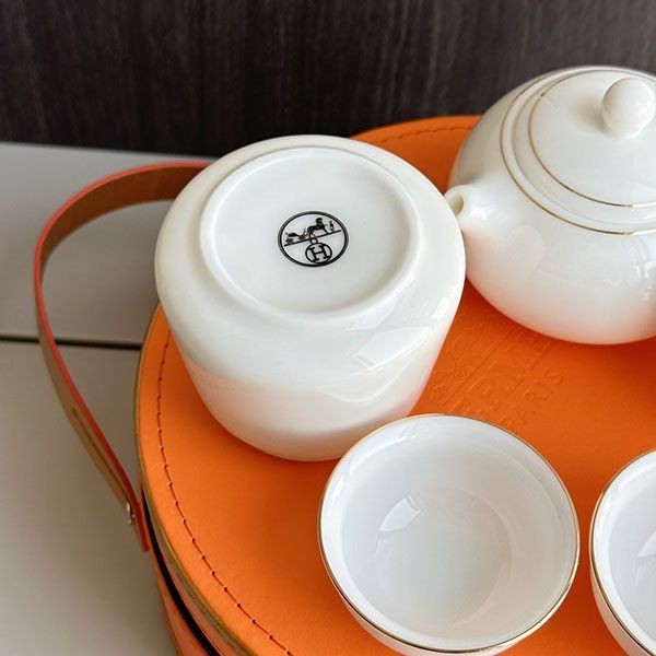 エルメスの旅行茶具（りょこうちゃぐ）セットですねw24043055